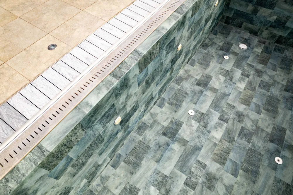 Мембрана StoneTile Emerald плитка 40х20 см, 1.65 м армированная с лаковым покрытием — фото 2