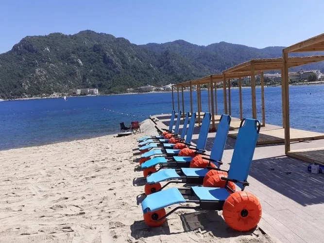 Beach lounger chair on 3 wheels + armrests and safety belt, Beachstar — photo 3