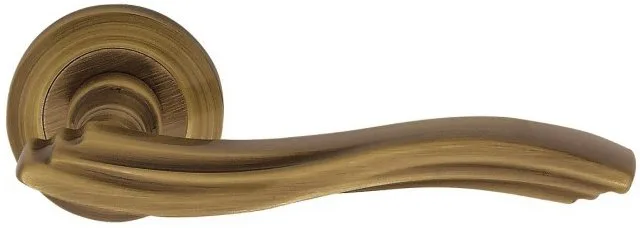 Linea Cali Marina handle on round rose 102, patina